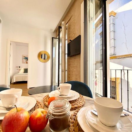 Magnificent Double Bedroom Apartment At Santa Cruz Sevilla Buitenkant foto