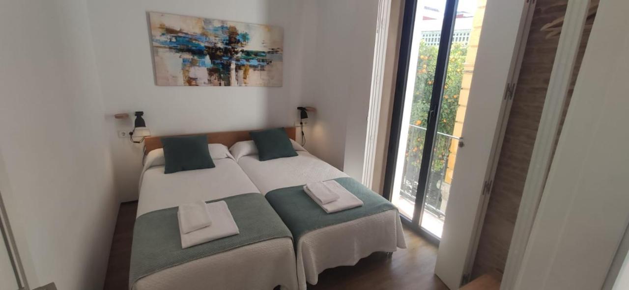 Magnificent Double Bedroom Apartment At Santa Cruz Sevilla Buitenkant foto