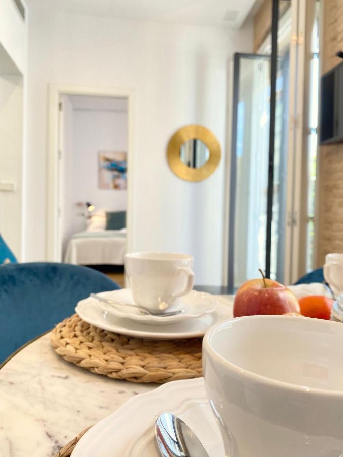 Magnificent Double Bedroom Apartment At Santa Cruz Sevilla Buitenkant foto