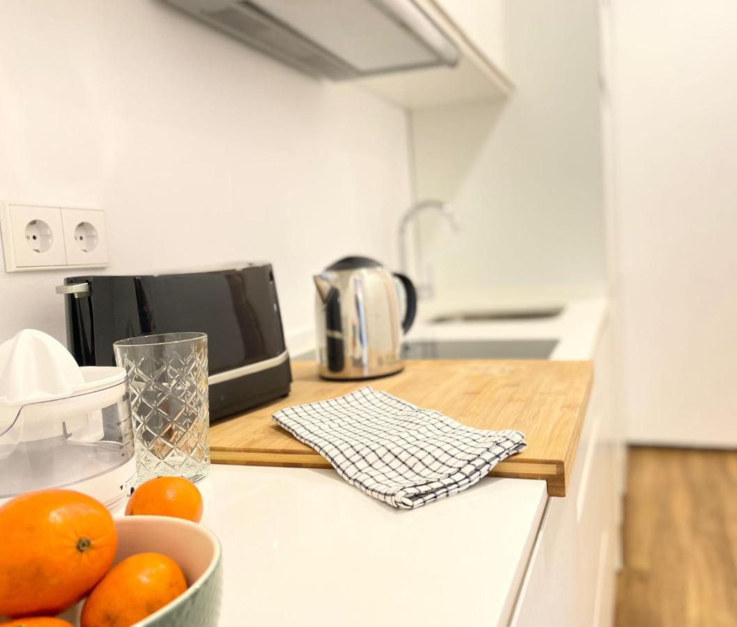 Magnificent Double Bedroom Apartment At Santa Cruz Sevilla Buitenkant foto