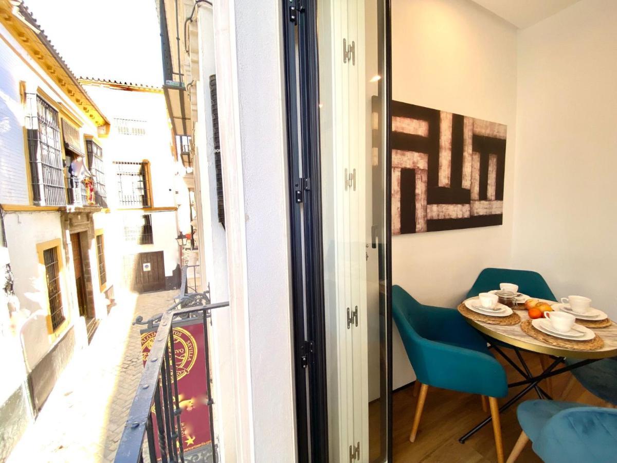 Magnificent Double Bedroom Apartment At Santa Cruz Sevilla Buitenkant foto