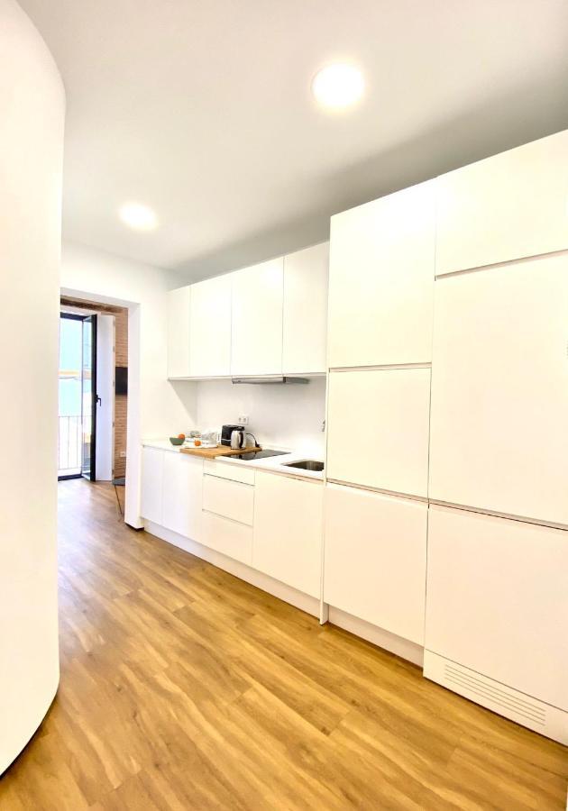 Magnificent Double Bedroom Apartment At Santa Cruz Sevilla Buitenkant foto