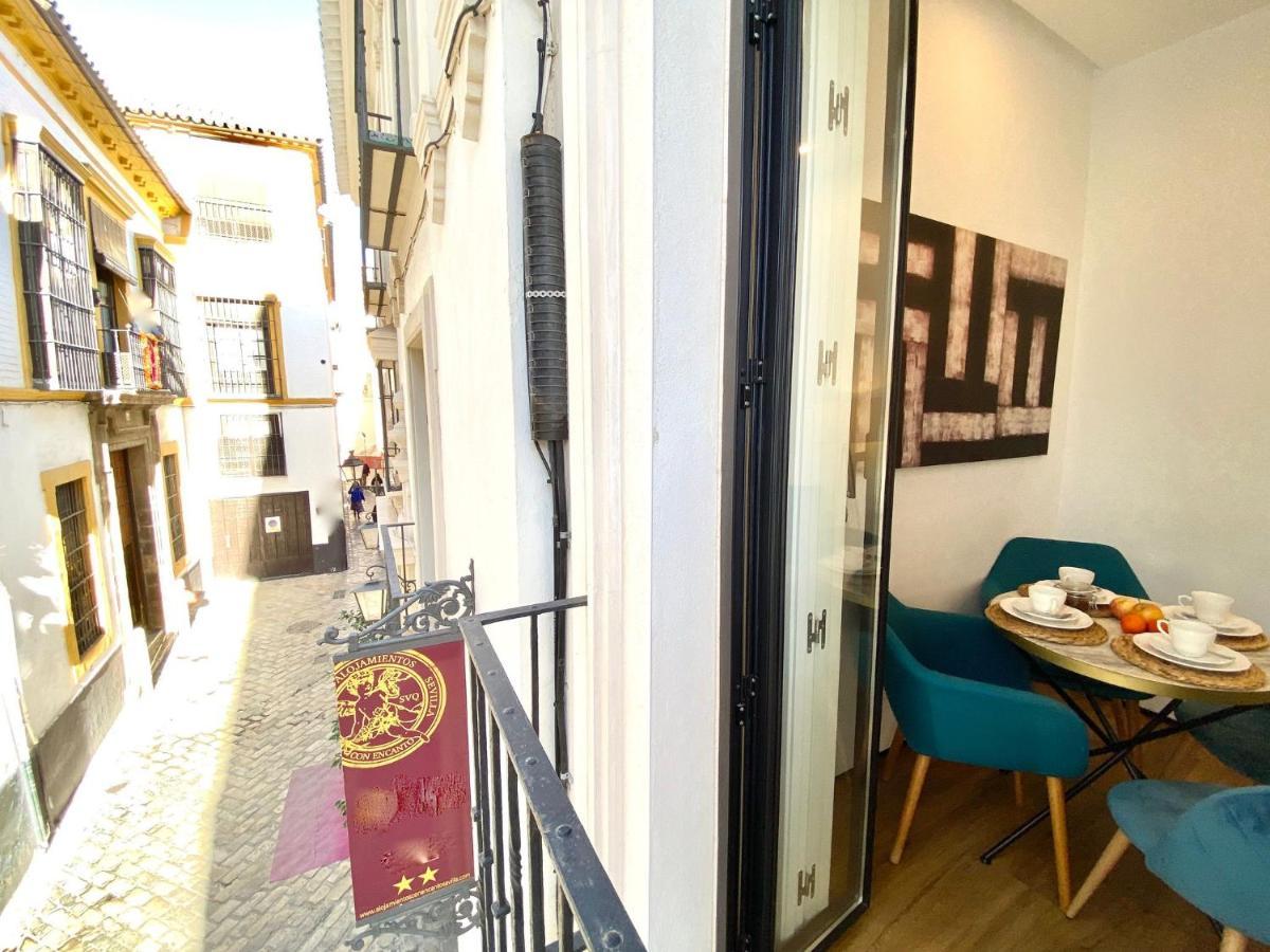 Magnificent Double Bedroom Apartment At Santa Cruz Sevilla Buitenkant foto