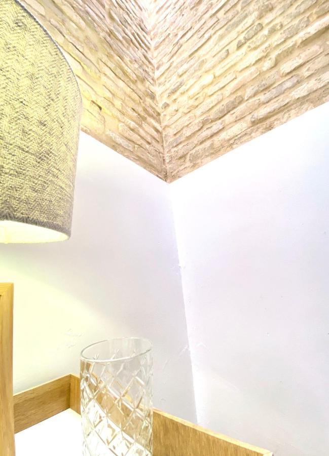 Magnificent Double Bedroom Apartment At Santa Cruz Sevilla Buitenkant foto
