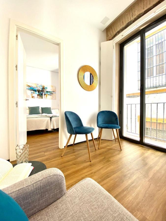 Magnificent Double Bedroom Apartment At Santa Cruz Sevilla Buitenkant foto