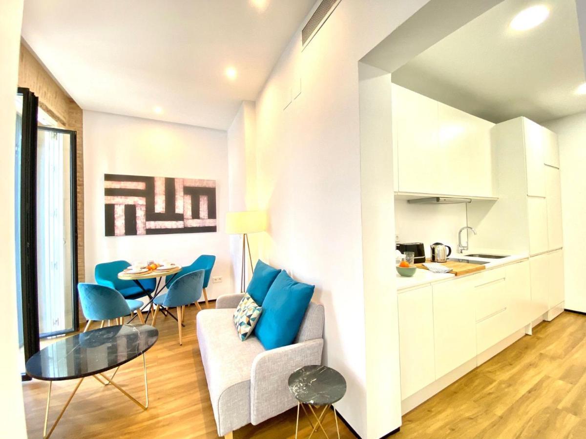 Magnificent Double Bedroom Apartment At Santa Cruz Sevilla Buitenkant foto