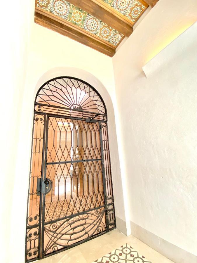 Magnificent Double Bedroom Apartment At Santa Cruz Sevilla Buitenkant foto