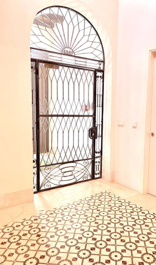 Magnificent Double Bedroom Apartment At Santa Cruz Sevilla Buitenkant foto