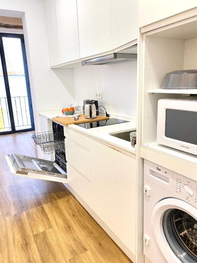 Magnificent Double Bedroom Apartment At Santa Cruz Sevilla Buitenkant foto