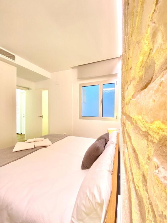Magnificent Double Bedroom Apartment At Santa Cruz Sevilla Buitenkant foto